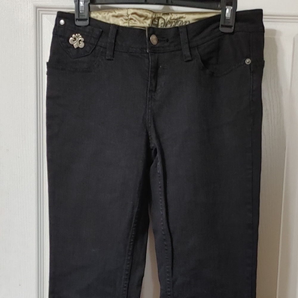 NEVER WORN PERFECT DEREON JEANS